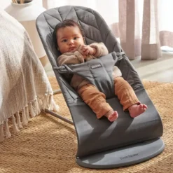 BabyBjörn Bliss Wipstoel – Geweven Kroonblad Quilt– Antraciet