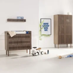 Kidsmill Dai Babykamer Walnoot | Ledikant 120 x 60 cm + Commode