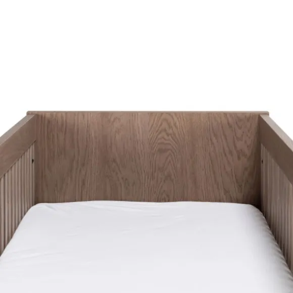 Kidsmill Levi Babykamer Incl. Rechte Potenset Walnoot | Ledikant 60 x 120 cm + Commode