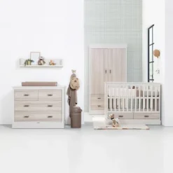 Kidsmill Newport Babykamer Incl. RVS Grepen - Oatmeal / Eiken | Ledikant 60 x 120 cm + Commode + Kast