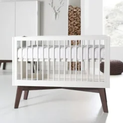 Kidsmill Sixties Babybed Wit Mat / Walnoot 60 x 120 cm