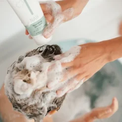Naïf Voedende Baby Shampoo